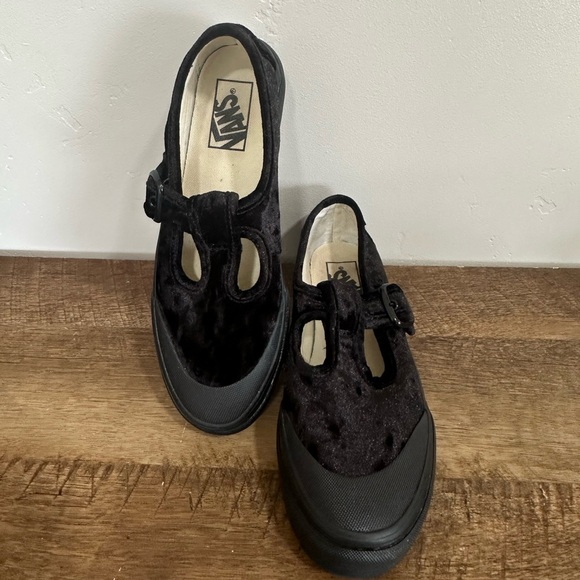 VANS SOLID BLACK STYLE 93 CRUSHED VELVET MARY JANE SNEAKERS WITH BUCKLE 7.5 - Picture 3 of 12